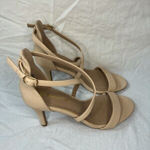 Dream Pairs Nude Beige Heels Size 5.5